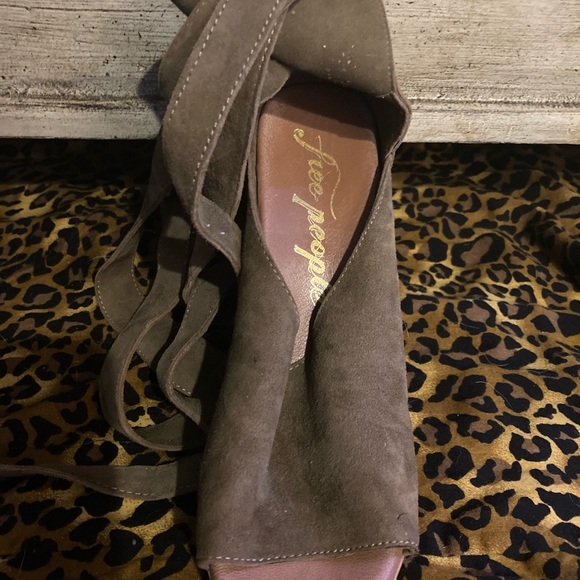 Free People Platform - Picture 2 of 2